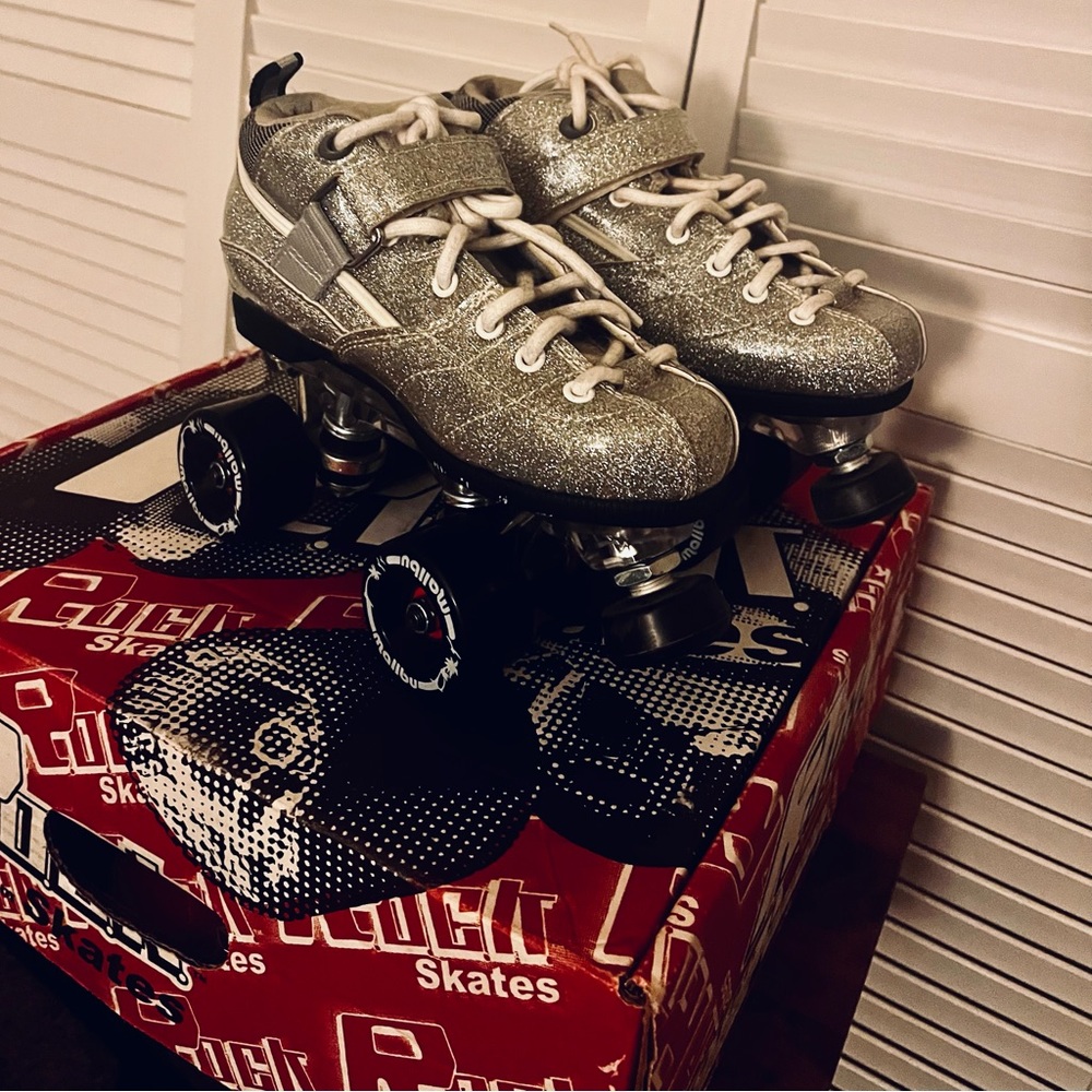 Sure-Grip Rock GT-50 Silver Sparkle Roller Skates WORN ONCE!